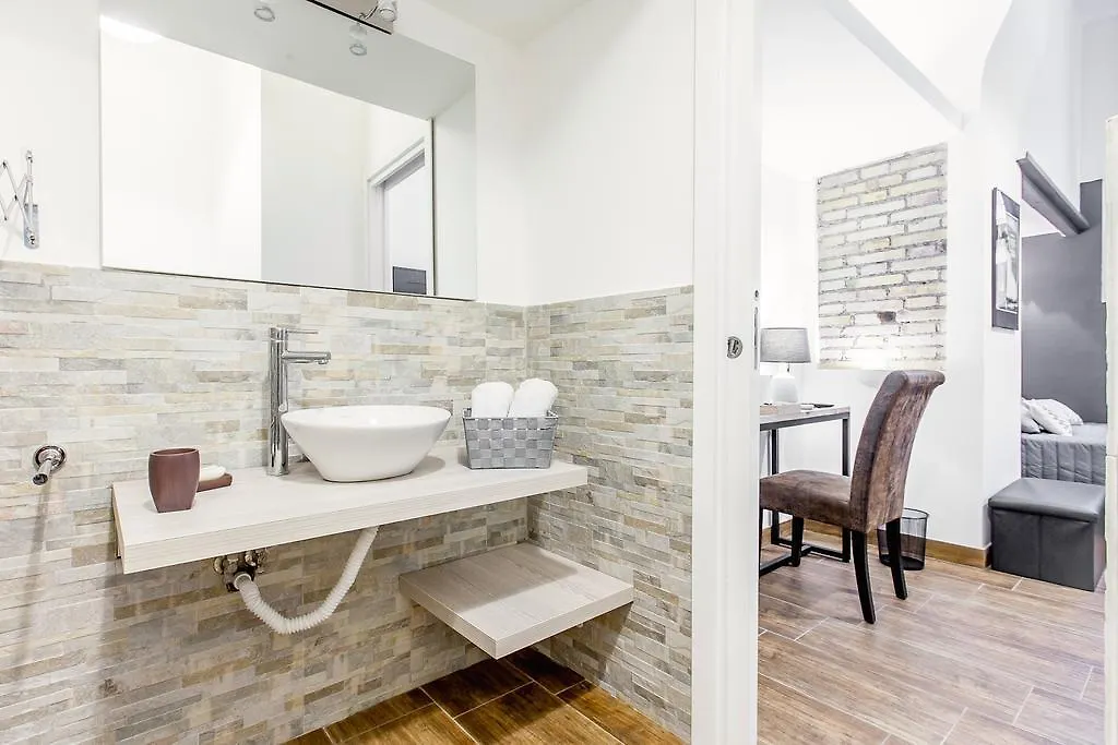 Del Falco Boutique Rooms San Pietro Rome Guest house